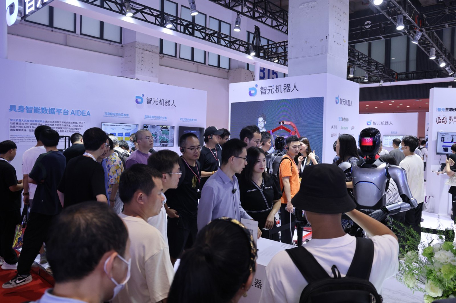 J9直营集团网站机器人亮相世界机器人大会WRC