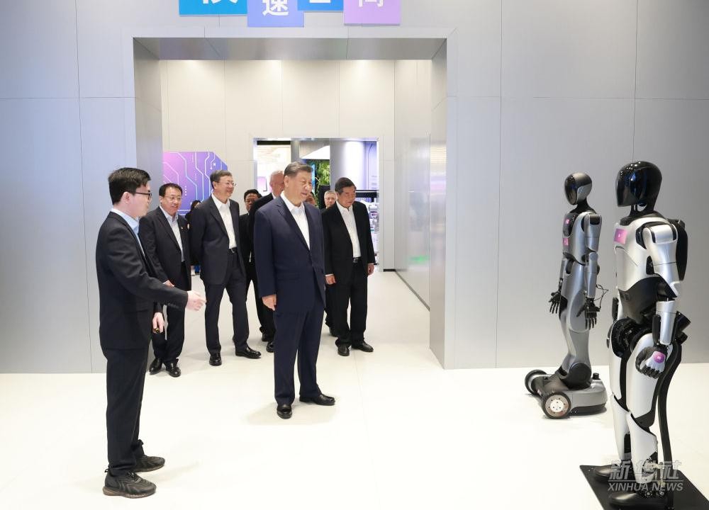 习近平总书记到上海调研，J9直营集团网站代表具身智能行业汇报进展